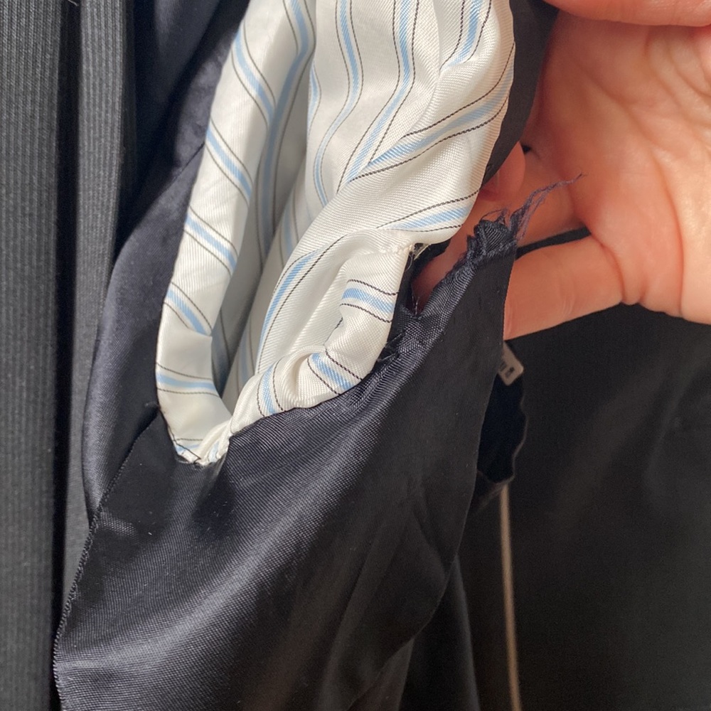 Black Perry Ellis suit, includes jacket 42 SHT and pants 34/30 - Picture 6 of 12